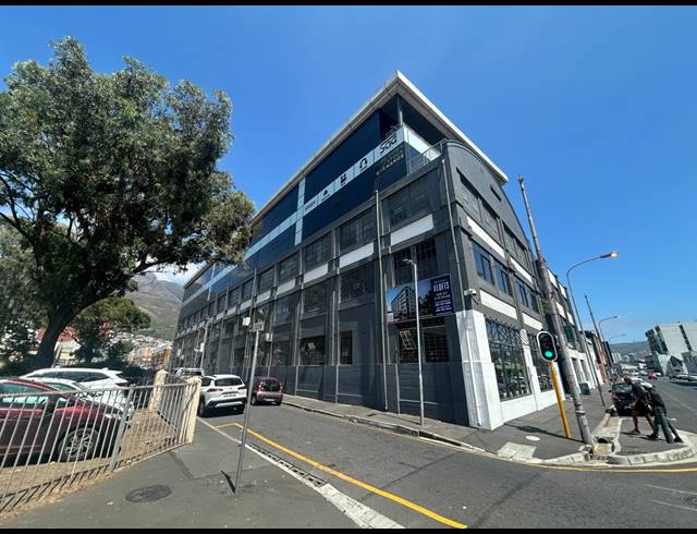 95M² BUILDING TO LET IN WOODSTOCK